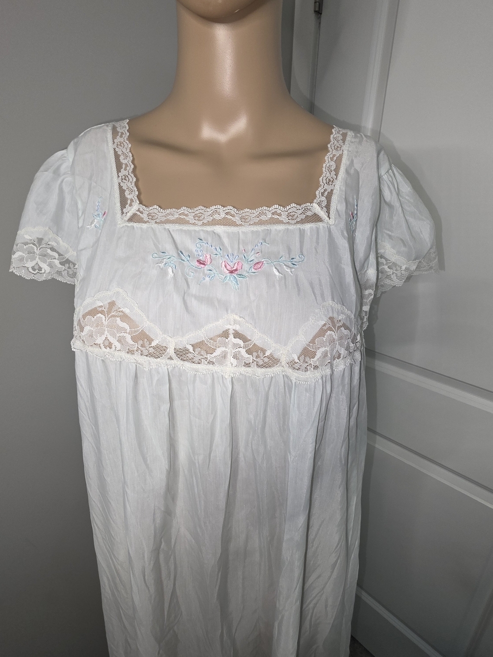 Vintage Barbizon 60's'70's Soft Blue Lace-Trim Long Nightgown * Feminine Chemise - Picture 7 of 16